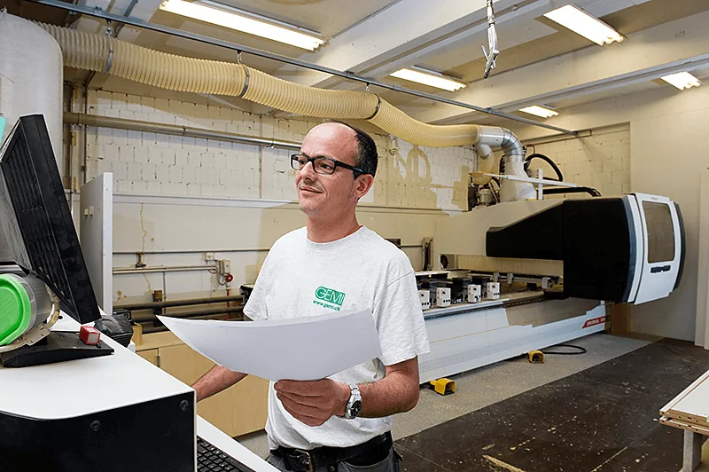 Arbeit mit CNC-Technik in der GEMI Werkstatt